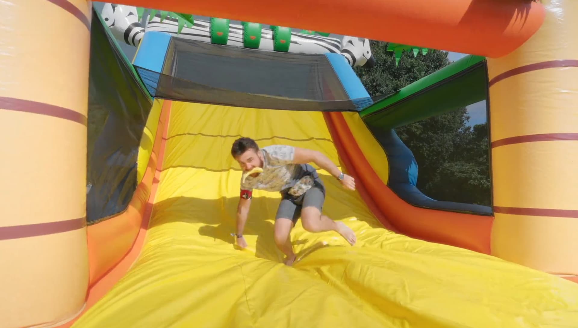 Inflatable slide cheering